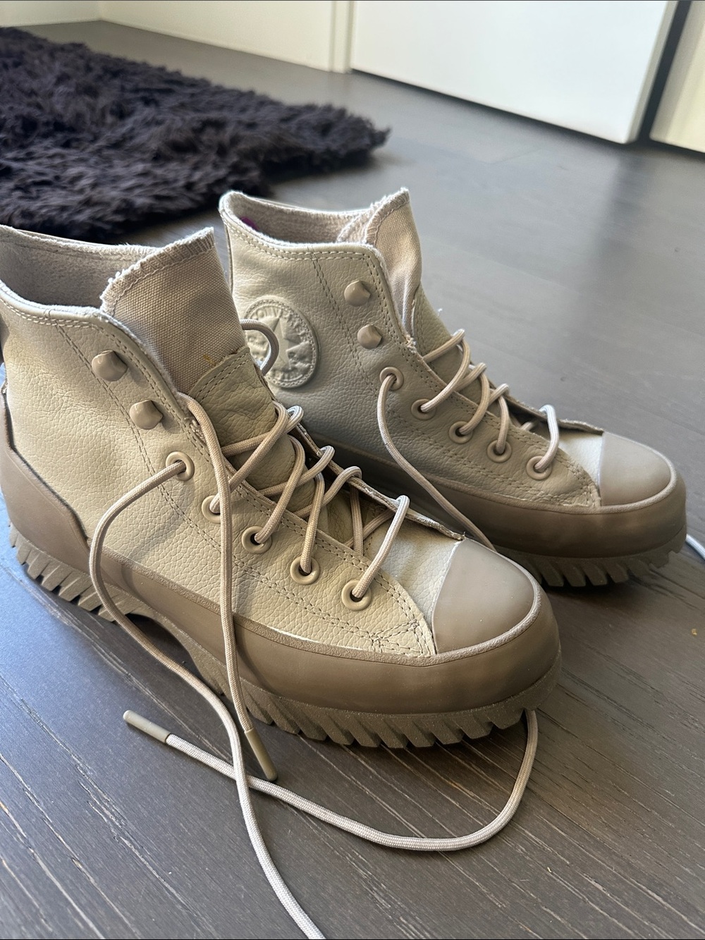 Converse HighTops Size 6.5 womens